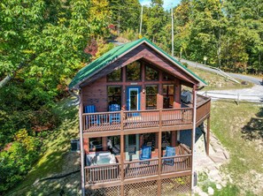 Property grounds - Hot Tub & Game Room | Min to National Park (Sevierville)