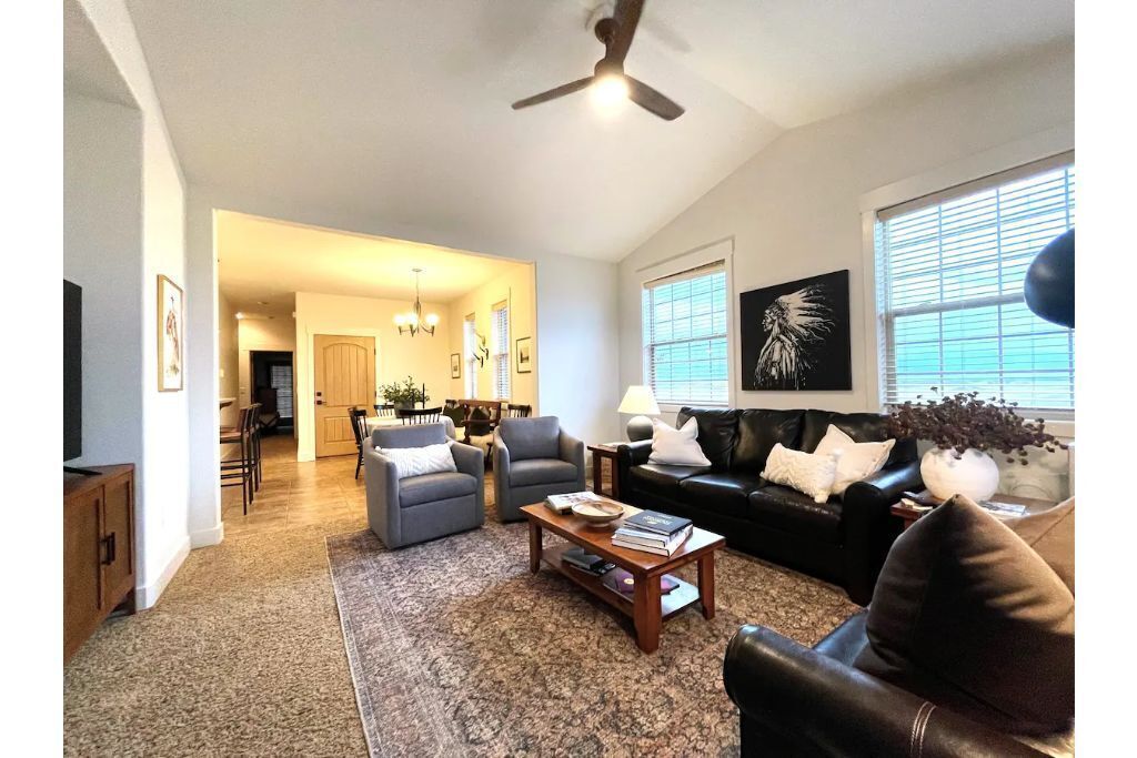 Retreat on Moraine Luxury Top/End Unit Condo with Mountain Views 