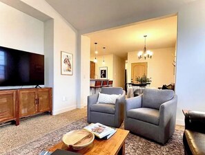 Smart TV, books - Retreat on Moraine Luxury Top/End Unit Condo with Mountain Views (Driggs)