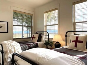 3 bedrooms, iron/ironing board, travel crib, free WiFi - Retreat on Moraine Luxury Top/End Unit Condo with Mountain Views (Driggs)