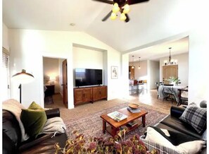Smart TV, books - Retreat on Moraine Luxury Top/End Unit Condo with Mountain Views (Driggs)