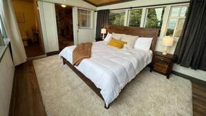 4 bedrooms, iron/ironing board, WiFi (free), bed sheets - 2 Cabins, 100 Mile Views, Hot Tub, 2½ miles to BR (Lenoir)