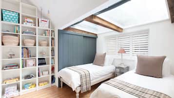 3 habitaciones, tabla de planchar con plancha y cuna de viaje