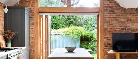 المنشأة من الداخل