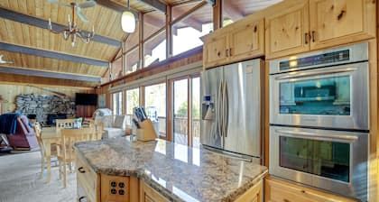 Rapid Retreat -Experience Michigan in Bloom – Cozy Cabin with Lake Views!