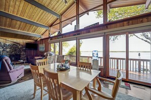 Dining - Rapid Retreat - Hot Tub Soaks & Snowy Scenery – Your Winter Wonderland Awaits! (Presque Isle)