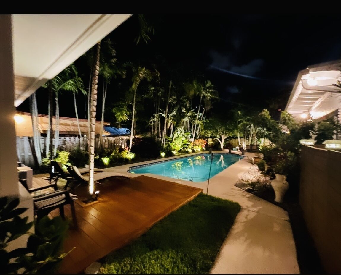 Private cottage with pool view and close to the beach