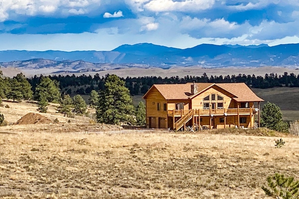 Peaks & Prairies Retreat is a spacious home on more than 8 acres of land