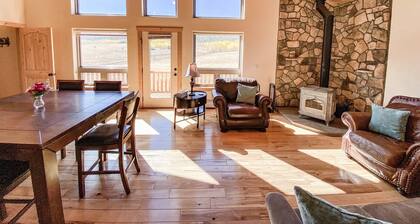 New! Beautiful & Spacious Modern Home on 8+ Acres - Peaks & Prairies Retreat