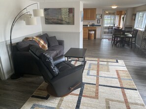 Smart TV, chimenea, reproductor de DVD y tenis de mesa 