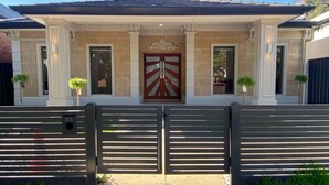Exterior - New & Spacious Luxury Mansion with 5 Bedrooms & 4 (Unley)