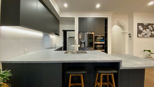 Coffee/tea maker, fridge, microwave, oven - New & Spacious Luxury Mansion with 5 Bedrooms & 4 (Unley)