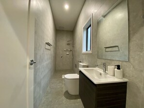 Douche, sèche-cheveux