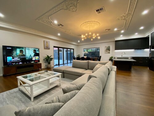 New & Spacious Luxury Mansion with 5 Bedrooms & 4