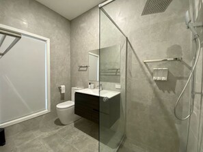Douche, sèche-cheveux