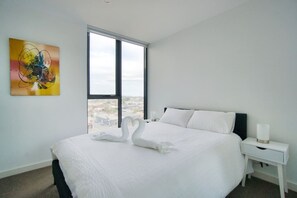 Desk, iron/ironing board, WiFi, bed sheets