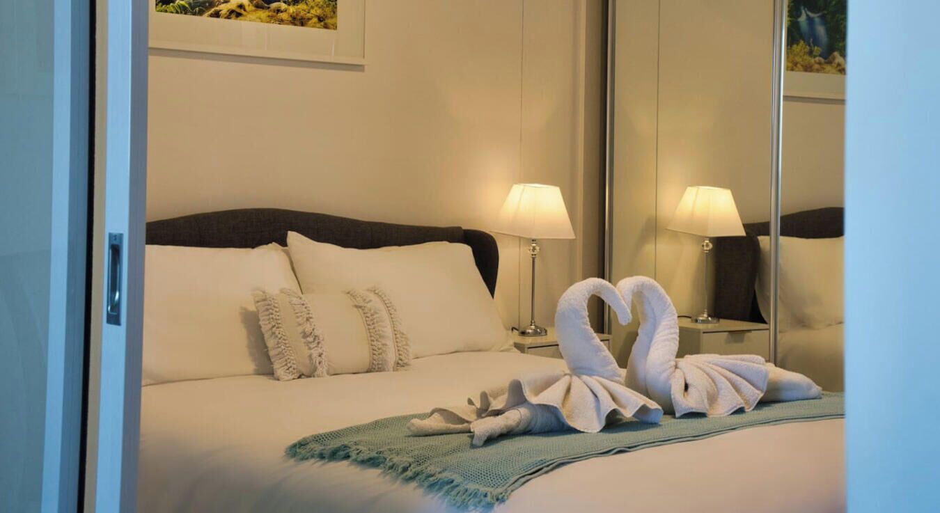 Desk, iron/ironing board, WiFi, bed sheets