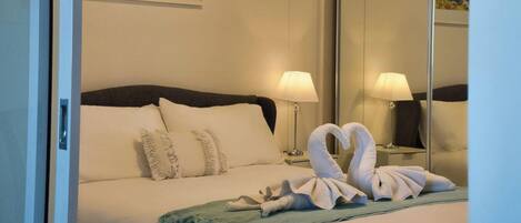 Desk, iron/ironing board, WiFi, bed sheets