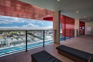Indoor pool - Luxury 1BR CBD Apt with Stunning Views, Pool & Gym (Adelaide)