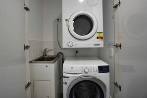 Interior - Luxury 1BR CBD Apt with Stunning Views, Pool & Gym (Adelaide)