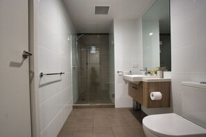 Douche, sèche-cheveux