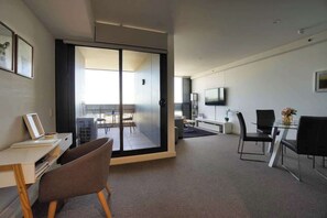 Interior - Luxury 1BR CBD Apt with Stunning Views, Pool & Gym (Adelaide)