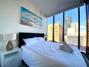 Iron/ironing board, WiFi, bed sheets