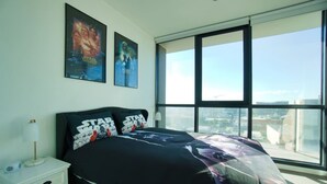 Desk, iron/ironing board, WiFi, bed sheets - Star Wars Theme - Pool - Gym - Sauna - Steam Room (Adelaide)