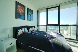 Desk, iron/ironing board, WiFi, bed sheets
