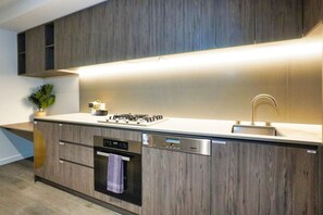 Fridge, microwave, oven, stovetop - Luxury City Zen Apt - Rundle Mall - Gym - BBQ (Adelaide)