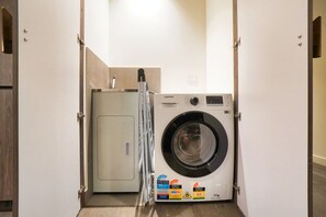 Interior - Luxury City Zen Apt - Rundle Mall - Gym - BBQ (Adelaide)