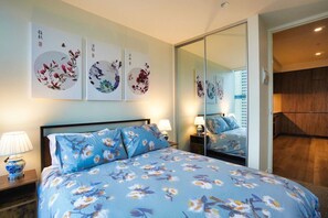 Desk, iron/ironing board, WiFi, bed sheets - Luxury City Zen Apt - Rundle Mall - Gym - BBQ (Adelaide)