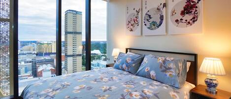 Desk, iron/ironing board, WiFi, bed sheets