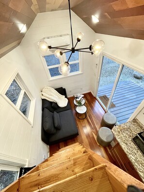 Smart TV, fireplace - Luxury Tiny House with Treehouse Bedroom and HotTub on 34acres secluded (Tellico Plains)
