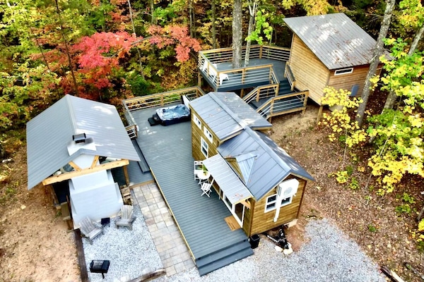 Luxury Tiny home with Treehouse Bedroom large fireplace and covered outdoor area