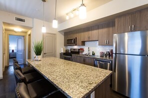 Fridge, microwave, oven, stovetop - Downtown Camarillo*3 Resort like Pools*3 Fitness Ctrs*EVChargers*Gated*SelfChkIn (Camarillo)