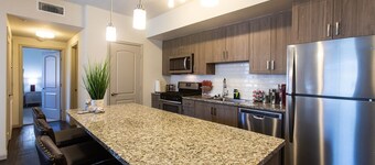 Downtown Camarillo*3 Resort like Pools*3 Fitness Ctrs*EVChargers*Gated*SelfChkIn