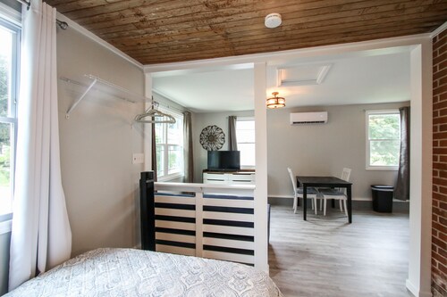 Historic Home for 7 with Apartment