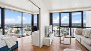 Apartemen, 3 kamar tidur, 2 kamar mandi | Area keluarga | Televisi LCD 20-inci dengan saluran TV digital dan TV
