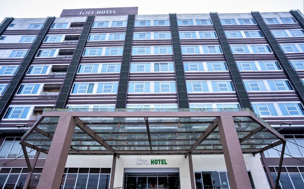 Front of property - Ion Hotel (Baguio)