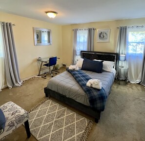 3 habitaciones, escritorio, tabla de planchar con plancha y wifi gratis 