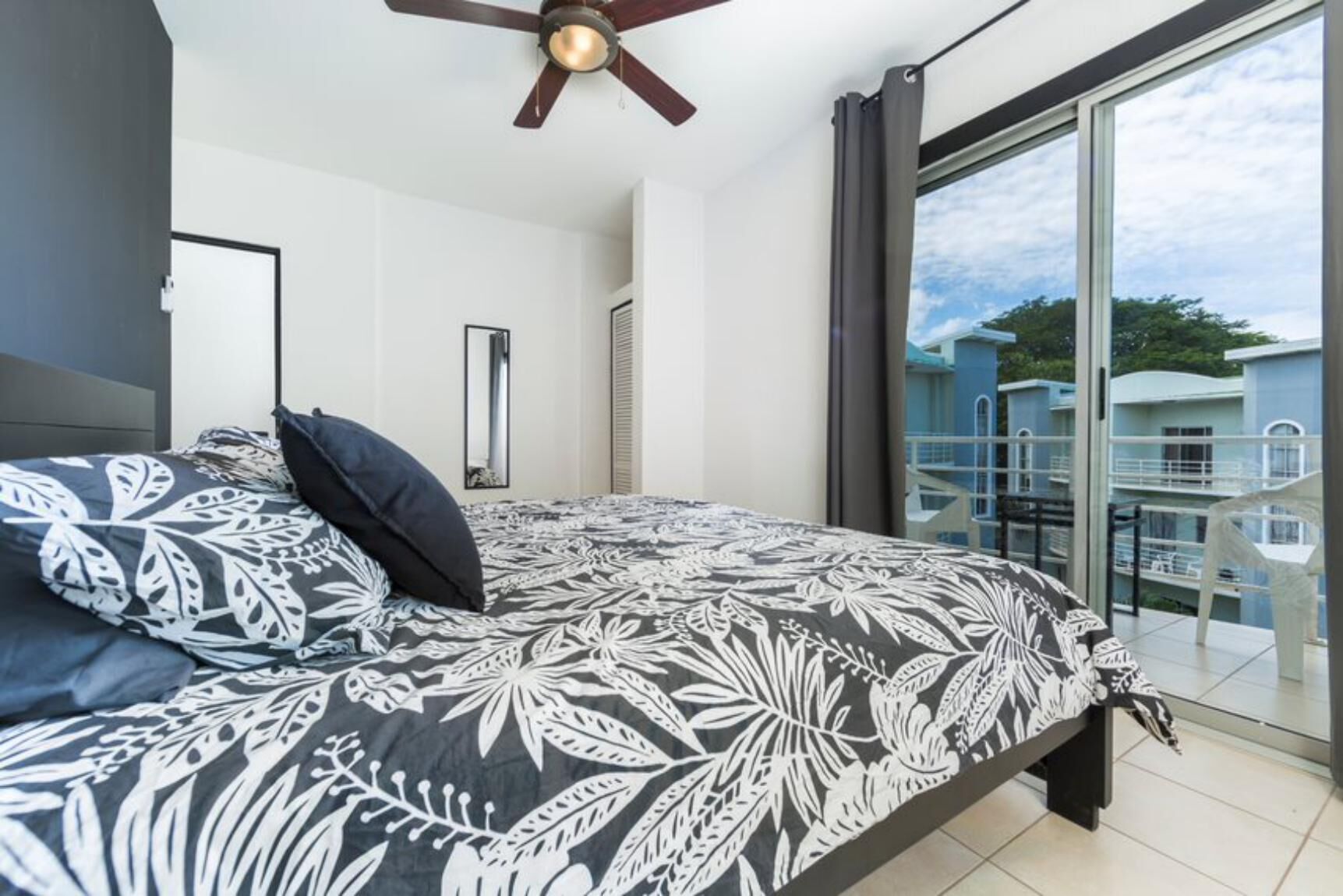 2 bedrooms, in-room safe, desk, iron/ironing board