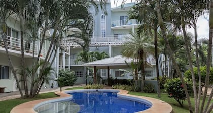 *NEW* Casita Lalita - 2bd/2.5 ba condo - 5 mins to beach w/ 200mbps wifi + pool