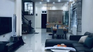 32-inch Smart TV with digital channels, TV, pay films - VILLA CHAU GIA VUNG TAU CO CHO XE HOI (Ho Chi Minh City)