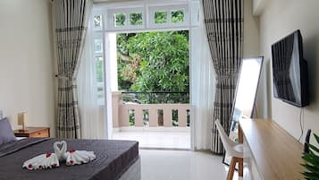 4 bedrooms, hypo-allergenic bedding, down duvets, memory-foam beds