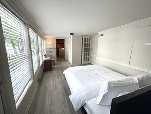 4 bedrooms, desk, iron/ironing board, travel crib