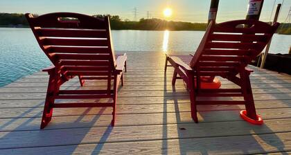 BelVita-Lakefront Zen. Lake Wylie, Near Belmont and Whitewater center. Kayaks