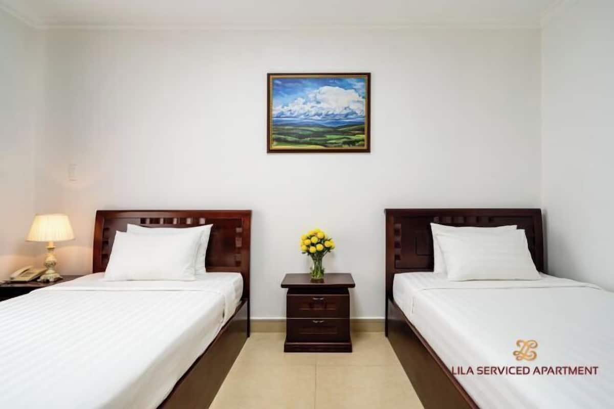 Hypo-allergenic bedding, down comforters, in-room safe, desk