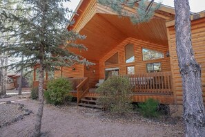 Exterior - Exclusive Resort Cabin with Lake Views in the Gated Shores at Rainbow Lake (Pinetop-Lakeside)