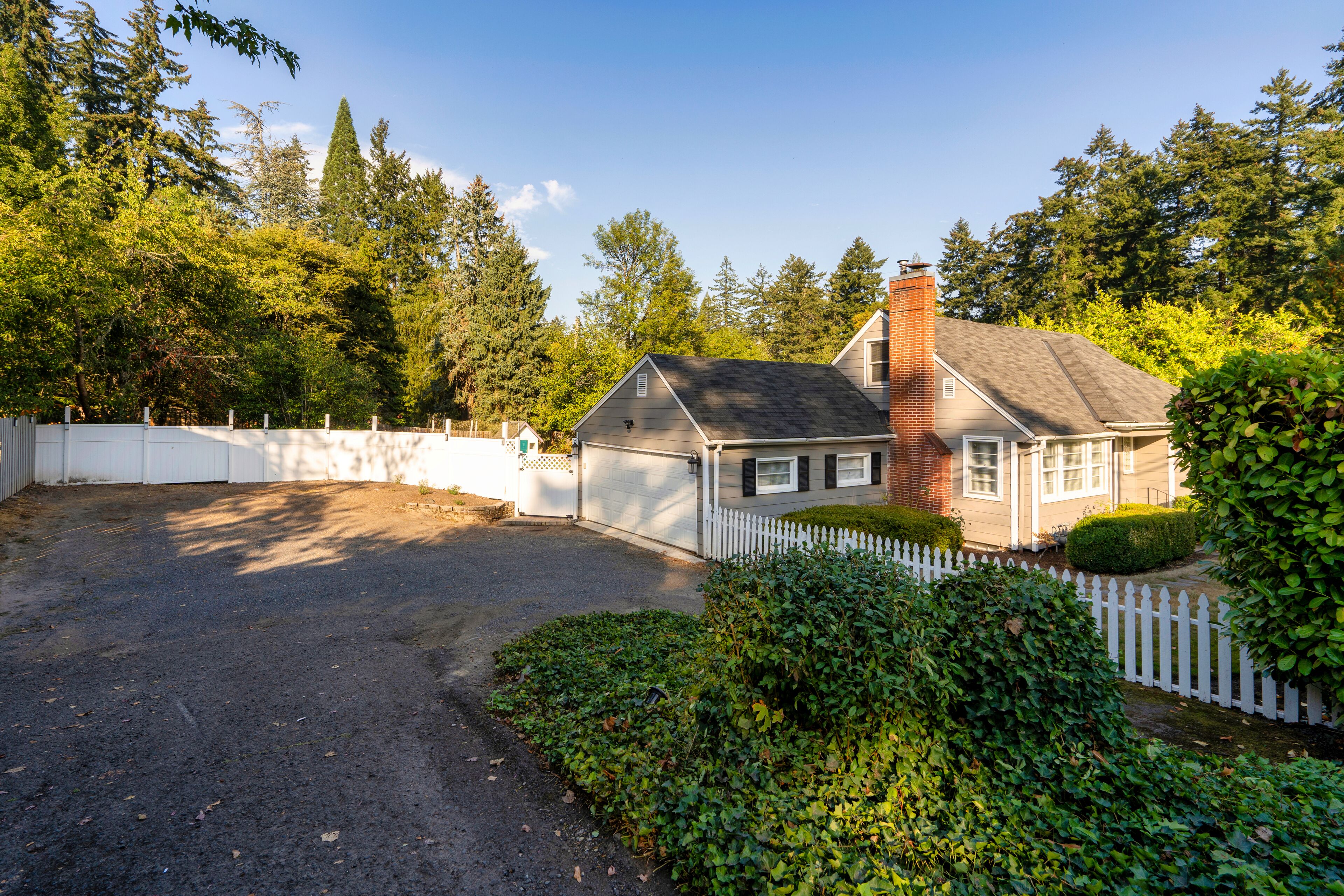 Stunning house,King bed, Huge backyard,Lake Oswego